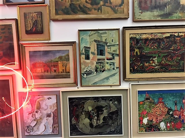 Parete in esposizione, dipinto in basso centrale, Amleto BERTRAND, 'Memorie del Tempo', 60x80, olio su tela, anno 1970, della Collezione Permanente del MACRO