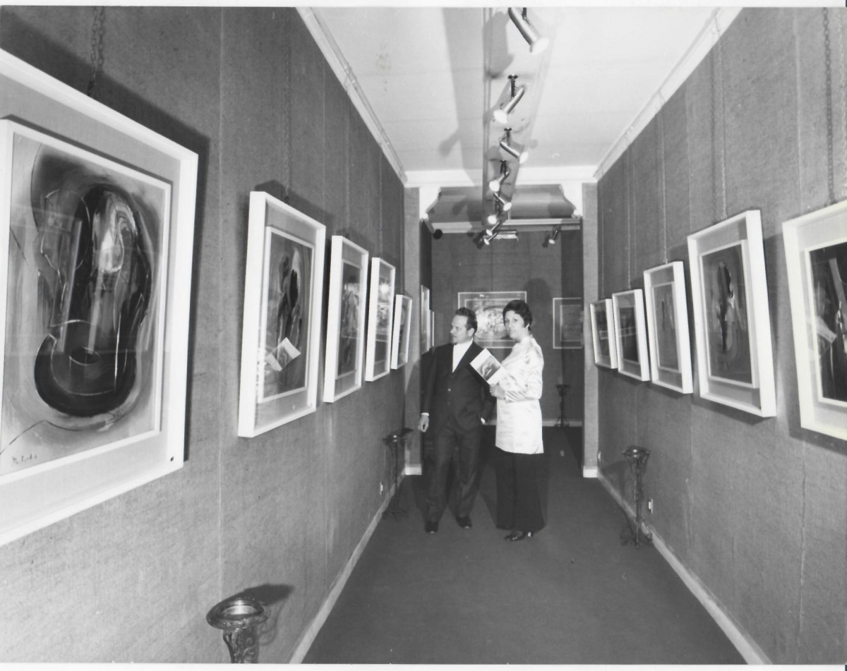 Amleto Bertrand e la moglie Laura Strani, pittrice, nelle sale espositive della Galleria d'Arte Sistina in occasione della Mostra Personale di A. Bertrand del 1970