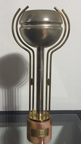 Amleto Bertrand riceve l' Oscar e il Diploma: 1° premio Internazionale città di Acitrezza, Museo Civico Castello Ursino, 1979